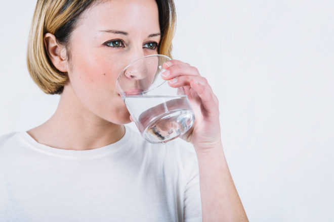 Quanta acqua è necessario bere ogni giorno e perché è così importante?
